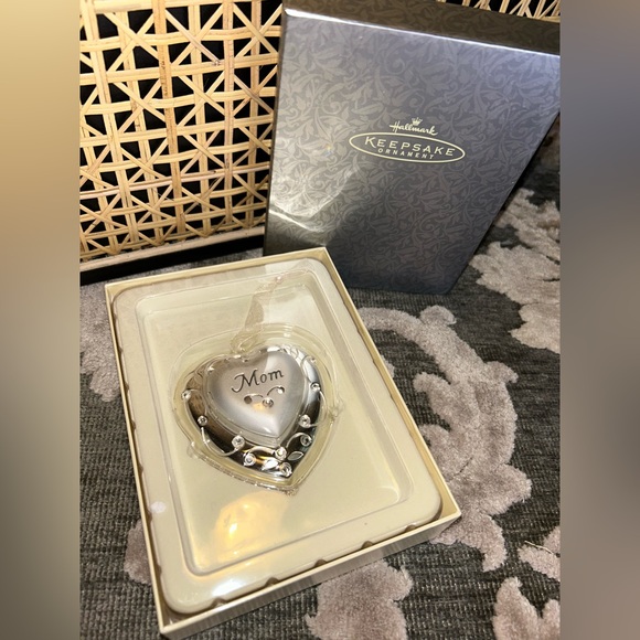 New in box hallmark keepsake heart ornament - Picture 1 of 5
